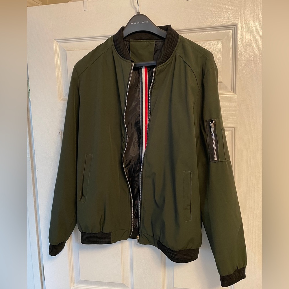 Men’s green bomber jacket